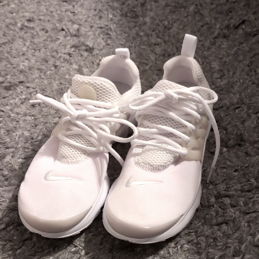 Nike White Sneakers Mesh Upper Cushioned Sole